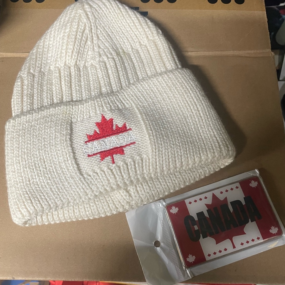 Canada beanie & magnet set
